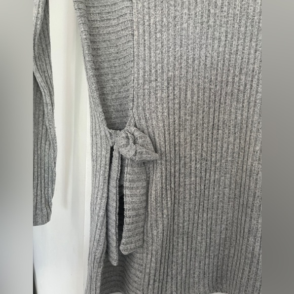 🌺 5/$30 🌺 Ribbed Grey soft tunic sweater with belt - Picture 4 of 6